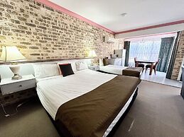 Airport Motel Sir Francis Drake