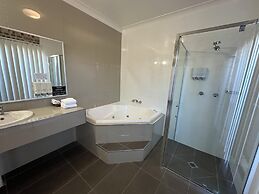 Airport Motel Sir Francis Drake