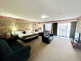 Airport Motel Sir Francis Drake