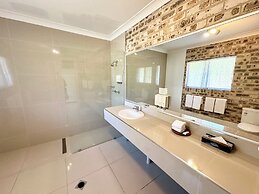 Airport Motel Sir Francis Drake