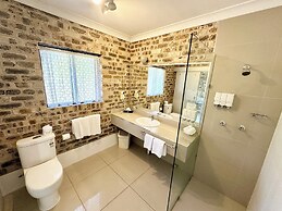 Airport Motel Sir Francis Drake