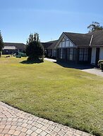 Airport Motel Sir Francis Drake