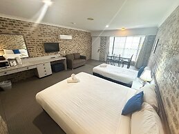 Airport Motel Sir Francis Drake