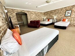 Airport Motel Sir Francis Drake