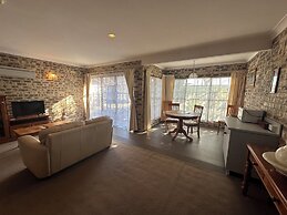 Airport Motel Sir Francis Drake