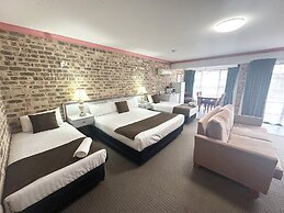 Airport Motel Sir Francis Drake