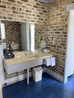 Airport Motel Sir Francis Drake