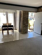 Airport Motel Sir Francis Drake