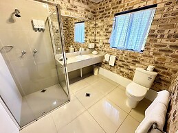 Airport Motel Sir Francis Drake