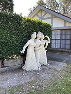 Airport Motel Sir Francis Drake