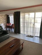 Airport Motel Sir Francis Drake