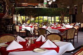 Airport Motel Sir Francis Drake