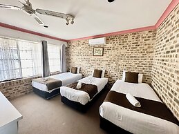 Airport Motel Sir Francis Drake