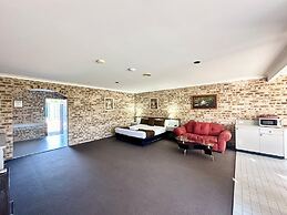 Airport Motel Sir Francis Drake