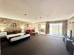 Airport Motel Sir Francis Drake