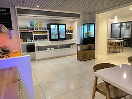 Brit Hotel Porte d’Espagne