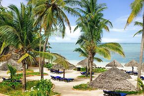 Breezes Beach Club & Spa – Half Board