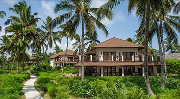 Breezes Beach Club & Spa – Half Board