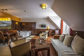 Royal Club Hotel