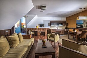 Royal Club Hotel