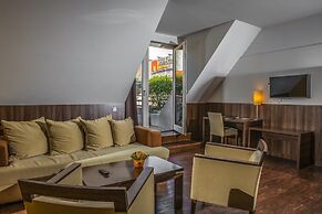 Royal Club Hotel
