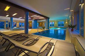 Royal Club Hotel