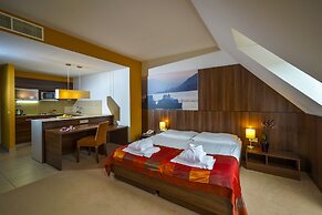 Royal Club Hotel