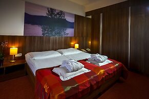 Royal Club Hotel