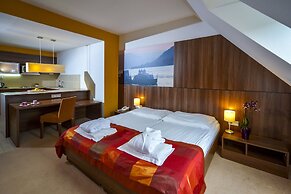 Royal Club Hotel