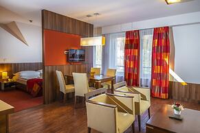 Royal Club Hotel