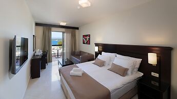 Blue Waves Resort
