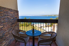 Blue Waves Resort