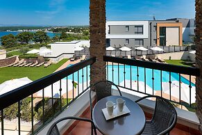 Blue Waves Resort