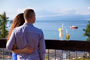 Blue Waves Resort