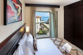 Blue Waves Resort