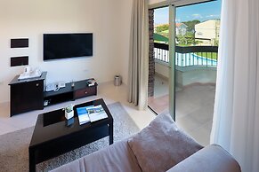 Blue Waves Resort