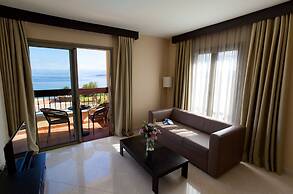 Blue Waves Resort