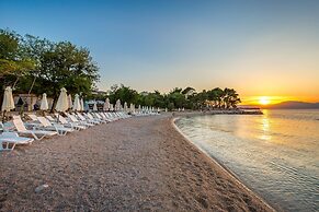 Blue Waves Resort