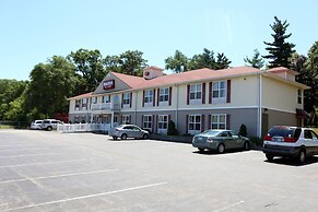 HomeTown Inn & Suites