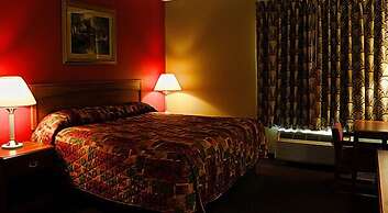 HomeTown Inn & Suites