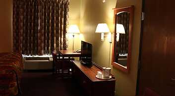 HomeTown Inn & Suites
