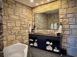 The Oread Lawrence, Tapestry Collection by Hilton