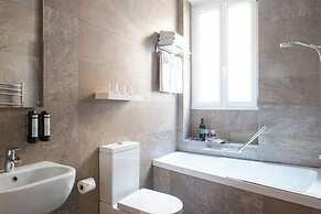 Hotel de la Porte Dorée