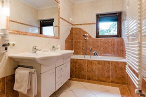 Hotel Pinzgauerhof by Skinetworks