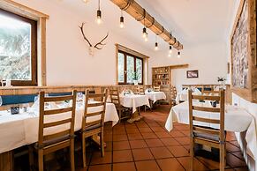 Hotel Pinzgauerhof by Skinetworks