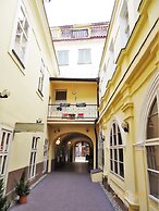 U Dvou Zlatych Klicu