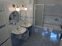 Apartments Tynska 7
