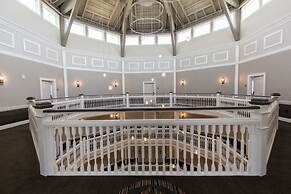 Cedar Point's Hotel Breakers