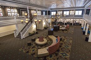 Cedar Point's Hotel Breakers