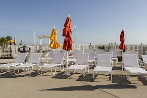 Cedar Point's Hotel Breakers